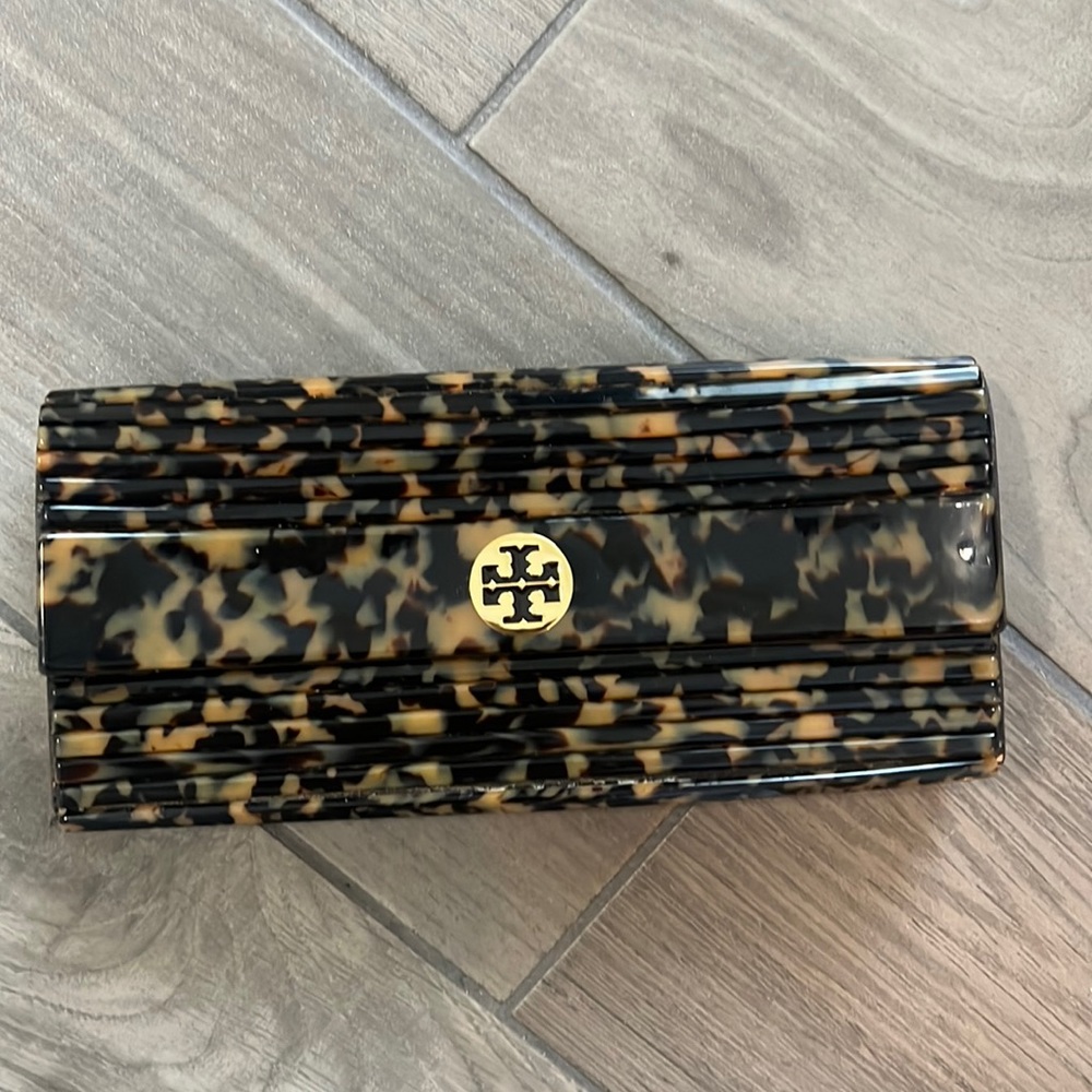 Tory burch tortoise clutch